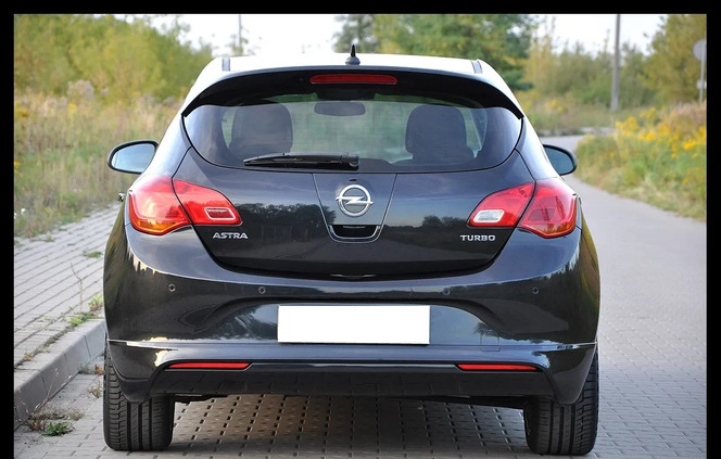 Opel Astra cena 37500 przebieg: 139000, rok produkcji 2014 z Siedlce małe 631